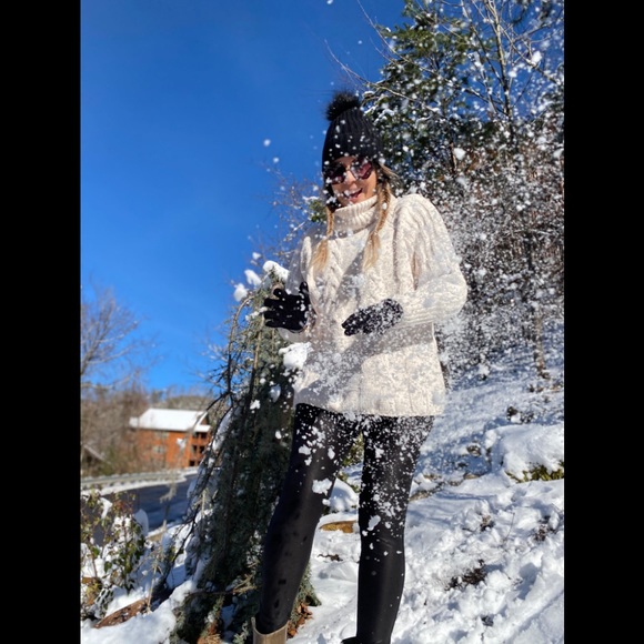 🌙🌑🌜8th Season with Poshmark Warm Wishes🌜🌑🌙 - Picture 9 of 17